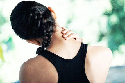 Desconforto por movimentos no pescoço - sintoma da osteocondrose