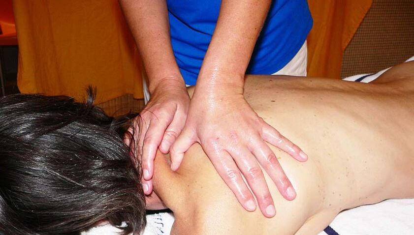 Sessão de massagem para osteocondrose da coluna cervical