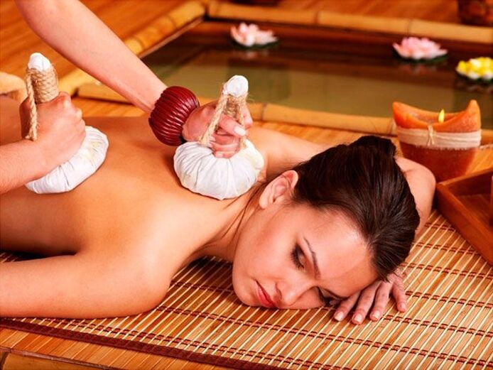 Conduzindo uma sessão de massagem com gelo